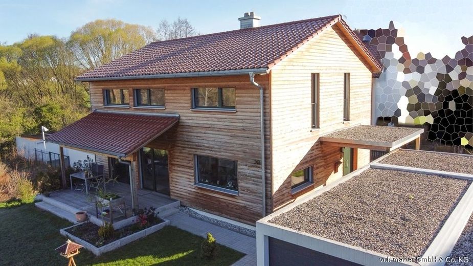 Exklusives, neuwertiges Einfamilienhaus in Hof mit  Südwest-Terrasse, Garagenanlage und Sauna – VUB0002352-2