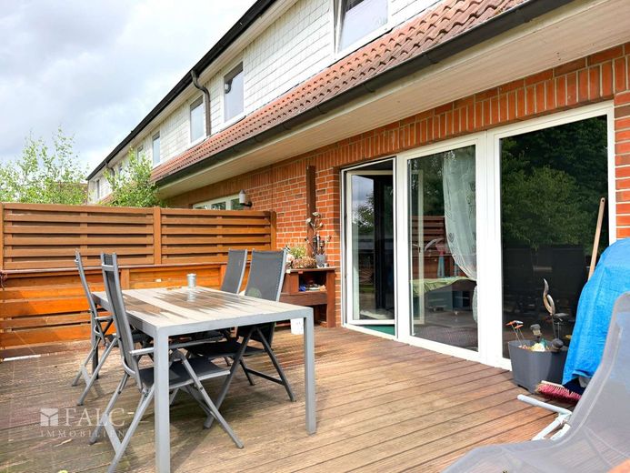 ***Reihenendhaus mit viel Platz und großem Garten in ruhiger Wohnlage*** – Terrasse