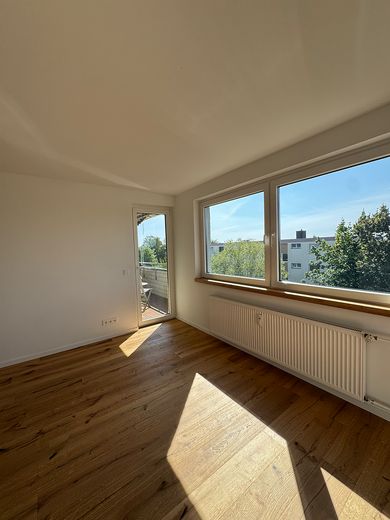 Appartement lumineux de 3 pièces – entièrement rénové & avec balcon – Wohnzimmer
