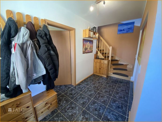 Neue Heizung + 9 kWp PV-Anlage im Zweigenerationenhaus!! – Treppe