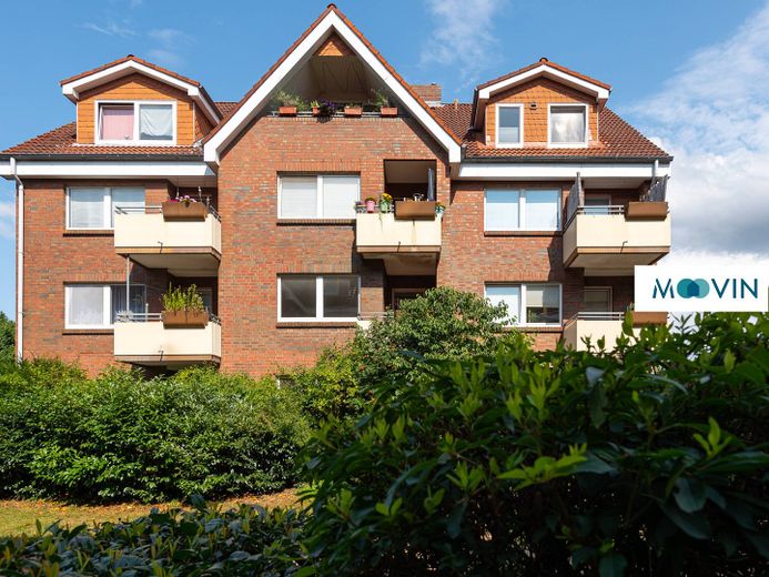 Renovated 1-Room Apartment with Balcony, Fitted Kitchen and Modern Shower Bathroom – Außenansicht II