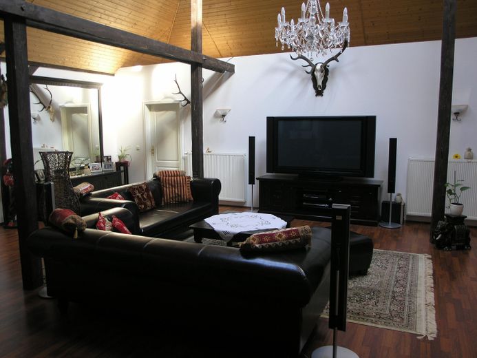 Exklusiv DG-Penthouse JAGDSCHLOSS 20km von L-Bhf 210m², 40m² Dachterrasse, Park, See, 2 Bäder – Wohnen