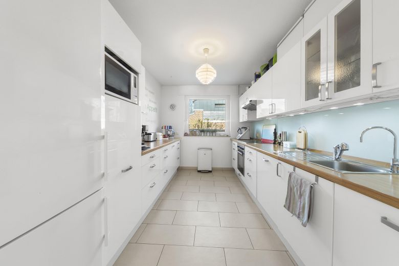 Modernes Reihenmittelhaus mit Photovoltaik und viel Platz zum Leben in Großburgwedel – Küche