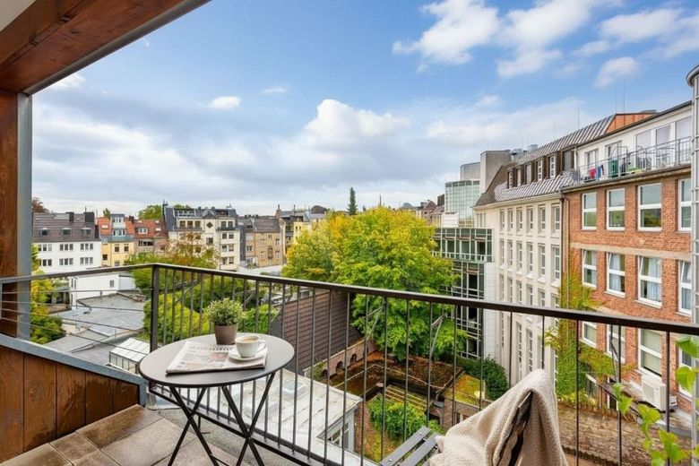 Maisonette Penthouse Wohnung mit Doppelgarage und weitere Nutzfläche im EG in Aachen - Zentrum – Loggia