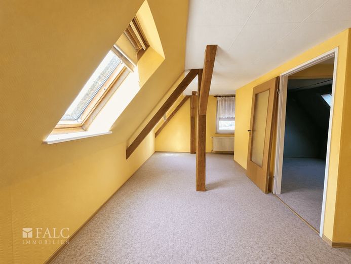 ***Natur &amp; Freiraum - Einfamilienhaus mit großem Grundstück in idyllischer Lage*** – Zimmer DG