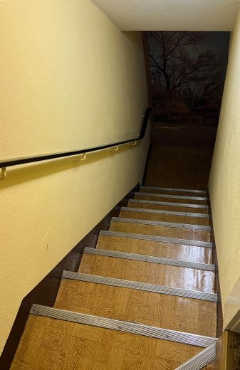 Einfamilienhaus in attraktiver Lage von Berlin-Hohenschönhausen – Treppe zum Keller