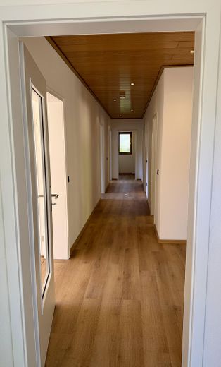Vivienda en casa unifamiliar renovada con acceso a zonas verdes, garaje y caseta de jardín – Foto 4