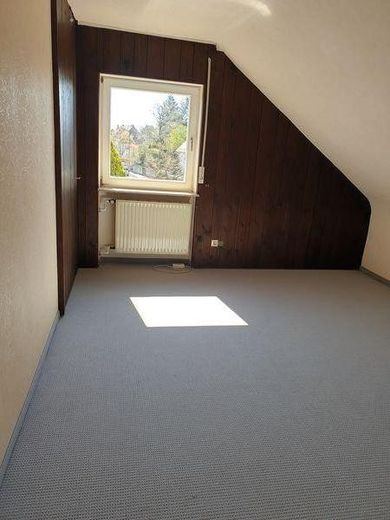 Charmantes Reihenendhaus in Nürnberg-Erlenstegen – Zimmer DG