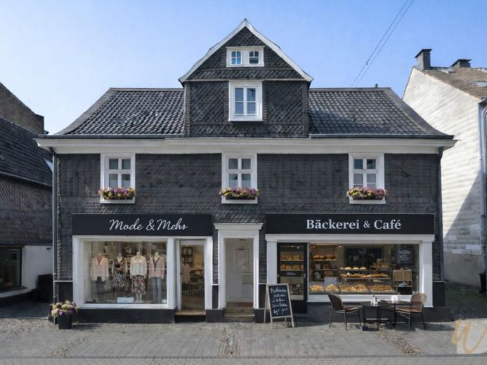 Seltene Gelegenheit: Charmantes Schieferhaus mit historischem Flair, Wohnbereich und 2 Ladenlokalen – Foto 1