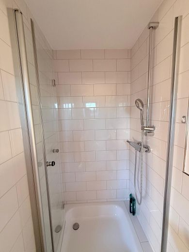 Schönes Haus mit Garten in Ratingen und Garage – Badezimmer im Dachgeschoss