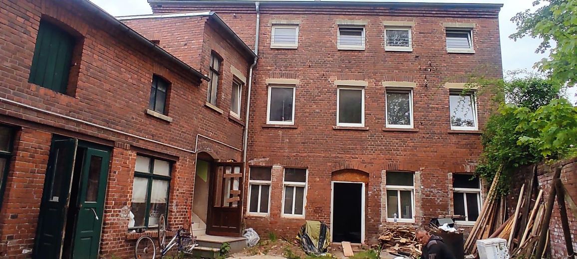 Tolles Sanierungsobjekt ohne Denkmalschutz, 6 Familienhaus und 2 Familienhaus mit Werkstatt/Büro – 2 - Fam-Haus vorne