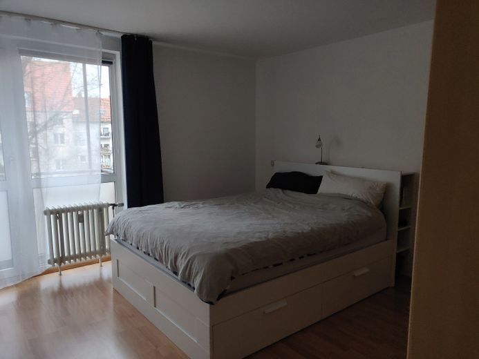Zentral gelegene, gepflegte 3,5-Zimmer-Wohnung mit EBK in Karlsruhe – Schlafzimmer