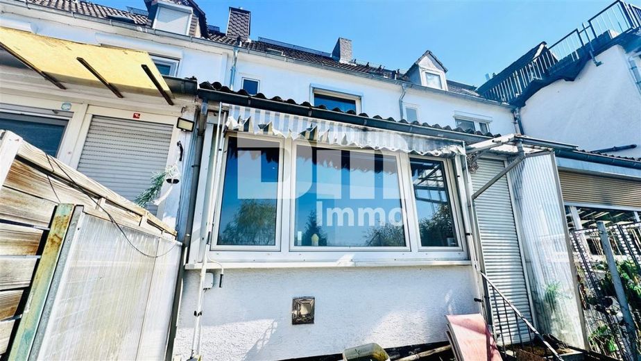 (R)eserveerd! Compact rijtjeshuis op een prominente locatie met tuin – Rückansicht