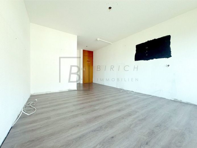 Kompaktes Mikro-Apartment mit Balkon in direkter Nähe AlbThermen Bad Urach – Raum