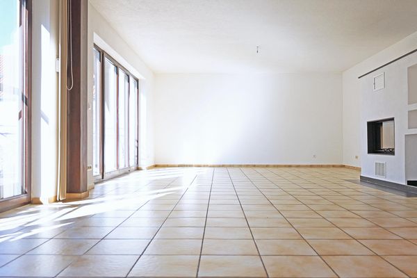 Sonnige und großzügige Wohnung mit Blick ins Grüne