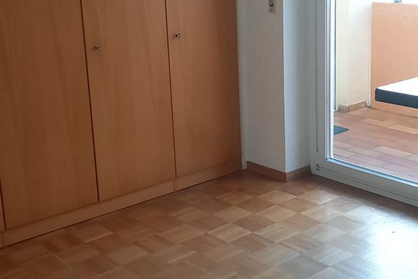 3 Zi-Wohnung: Kurze Wege zu U-Bahn, Einkaufen, Grundschule; 80 qm, schön, ruhig, hell, 2 Balkone