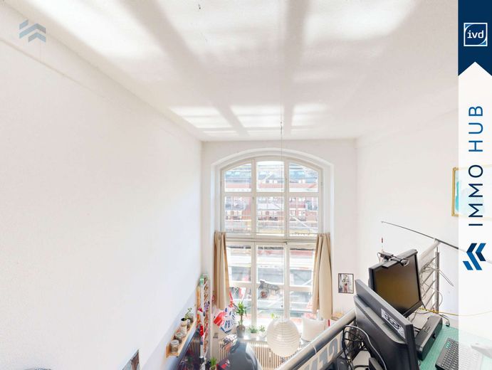++ Wohnen mit Blick auf die weiße Elster: 2RW mit Galerie und Loggia ++ – 3015106-bgLExCWUAr32S5S6FAQ9UvNd-Galerie oben.jpg