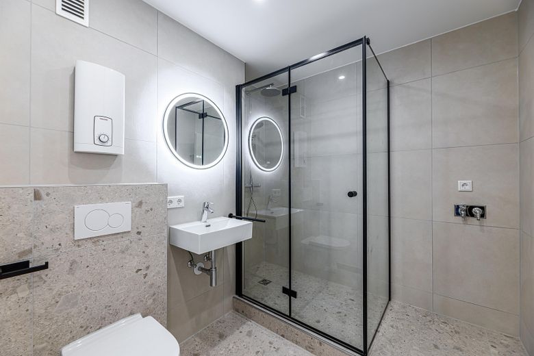 Modernisierte, frisch kernsanierte 2-Zimmer-Eigentumswohnung | 61 m² | Südbalkon – Badezimmer