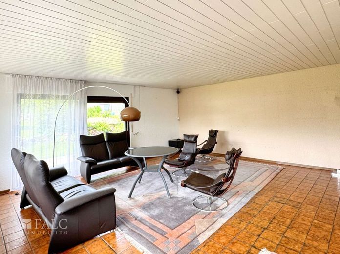 Freistehendes 1-2-Familienhaus in bevorzugter Wohnlage von Overath-Zentrum – Wohnzimmer