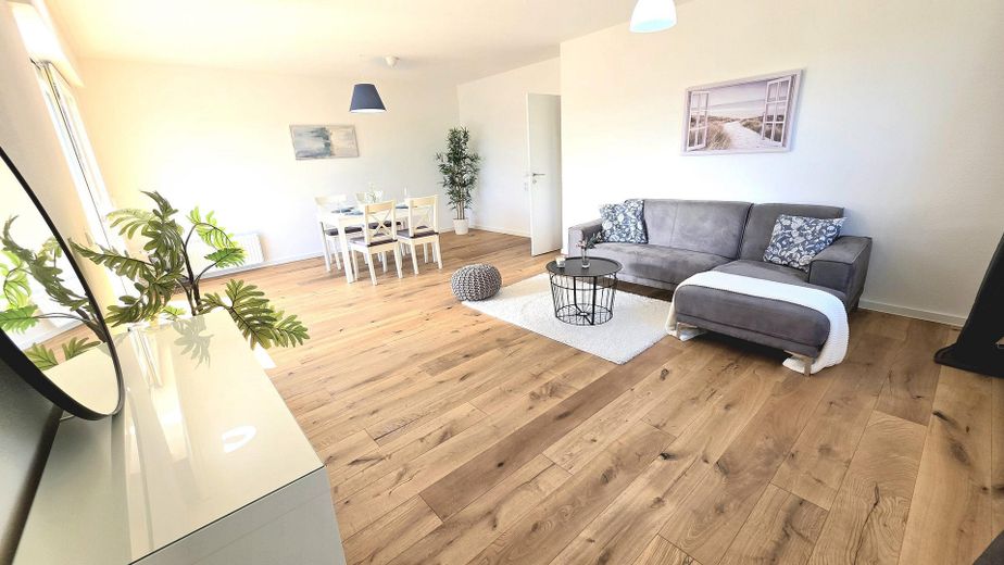Einziehen und wohlfühlen, bezugsfertige Maisonette mit Balkon und Garten ✅provisionsfrei✅ – Wohnbereich
