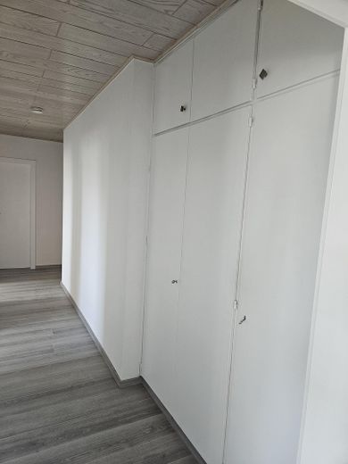 Appartement spacieux et ensoleillé de 3 pièces – Einbauschränke 
