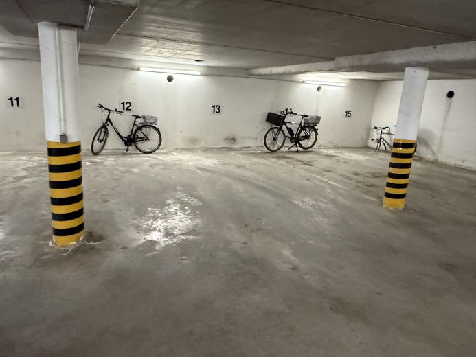 Tiefgaragenstellplatz