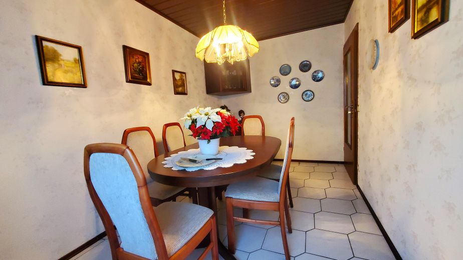 Casa prefabbricata ben tenuta in posizione tranquilla: la vostra casa ricca di fascino – Esszimmer EG
