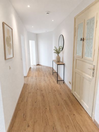 Bezugsfreier Gründerzeit-Altbau · Eckwohnung 3. OG · neue Holzfenster und Treppenhaus 2025 – Foto 9