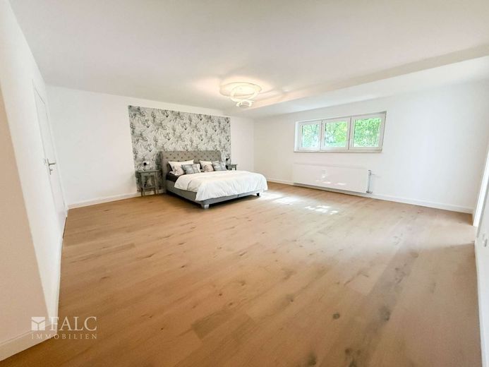 Komplett renovierte Luxus Maisonette im Grünen – Schlafzimmer