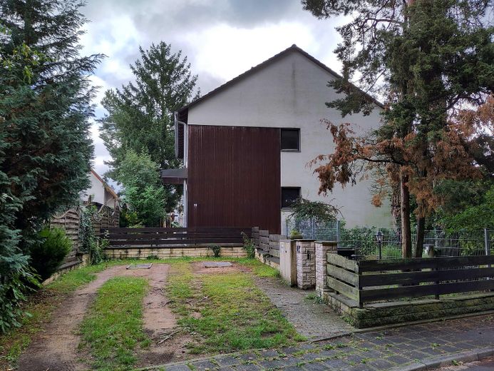 Stellplätze und Eingang