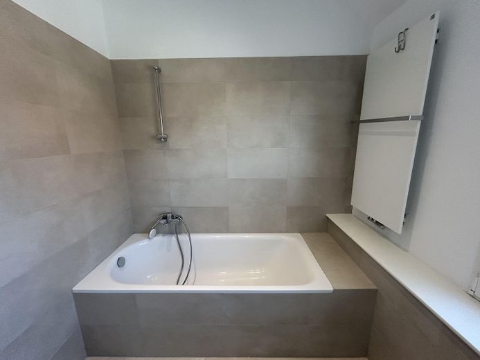 Splendido appartamento di nuova costruzione con 3 locali nel "Schweizer Viertel"! Senza commissioni! – Badezimmer
