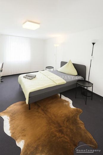 Voll möblierte Wohnung mit 5 Schlafzimmern, Balkon und Parkplatz in Höhenkirchen-Siegertsbrunn – ideal für WGs oder Familie – 5170ee52018ae4a997c56587fc076f5a0b082abb.jpg
