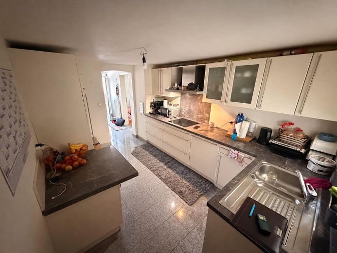 Großzügiges Einfamilienhaus über mehrere Ebenen – Küche