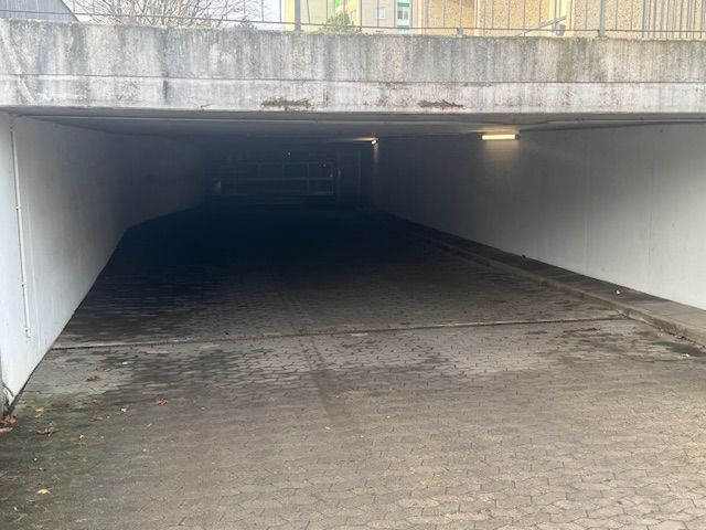 Kapitalanlage: Gut geschnittene Dreizimmerwohnung mit Loggia und Tiefgaragenstellplatz in Celle – Einfahrt Tiefgarage
