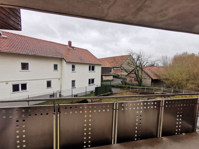 Neubau mit Expressanschluss an die BAB 5 – Balkon
