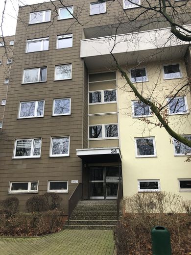 LIBERA Bellissimo luminoso e tranquillo appartamento di 2 locali con posto auto in autorimessa sotterranea Hannover-Misburg-Nord – HAUS_VORNE