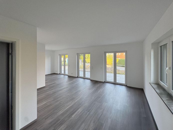 Almost finished: semi-detached house with garden & fireplace near Dresden – Beispiel Wohnen Kochen Essen