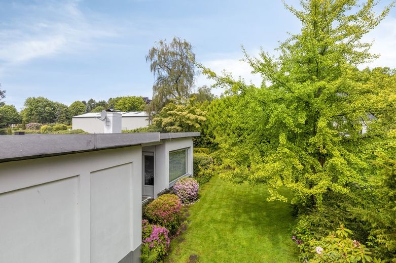 ***** Haus sucht glücklichen Bewohner, Großzügiges Domizil mit vielen Extras ***** – Seitenansicht