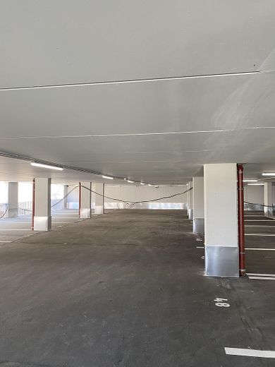Tiefgarage mit Tageslicht