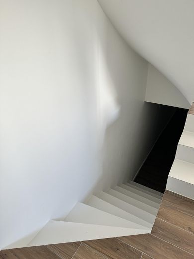 Wunderschönes Einfamilienhaus – Treppe zu Keller 