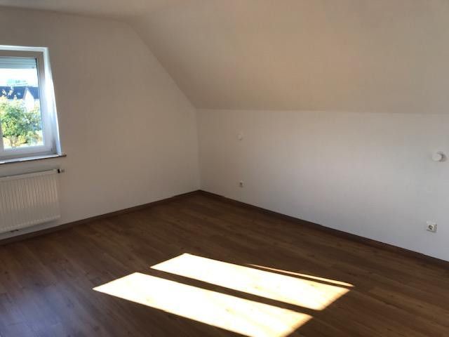 Mehrfamilienhaus - 5 Wohnungen u. 2 Garagen – WHG-1 Schlafzimmer