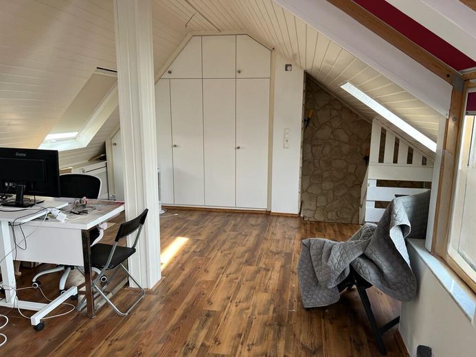 Tolle Maisonette-Wohnung mit Dachterrasse in Neuss-Zentrum – mit Einbauschränken