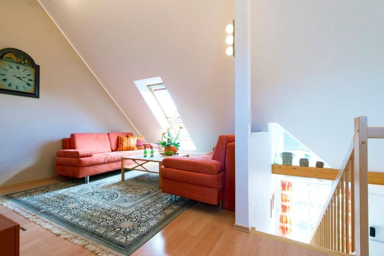 Provisionsfreie Maisonettenwohnung mit außergewöhnlichem Raumgefühl in Zingst – Wohnraum