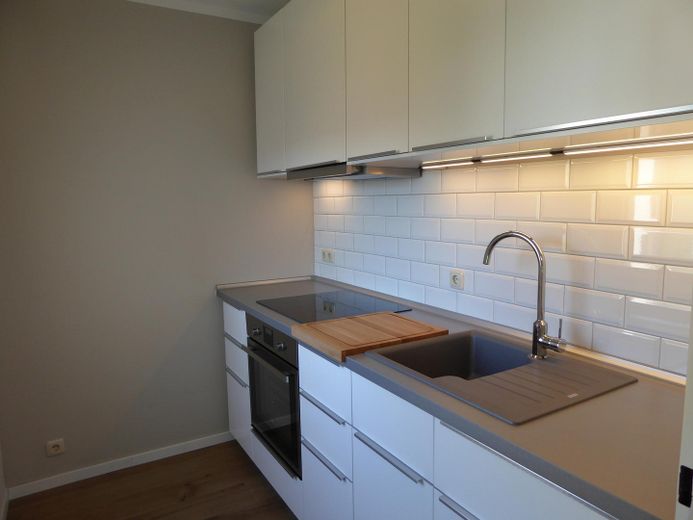 Top sanierte 1 ZKB Wohnung mit Balkon in Wiesbaden - Nordenstadt – Küche