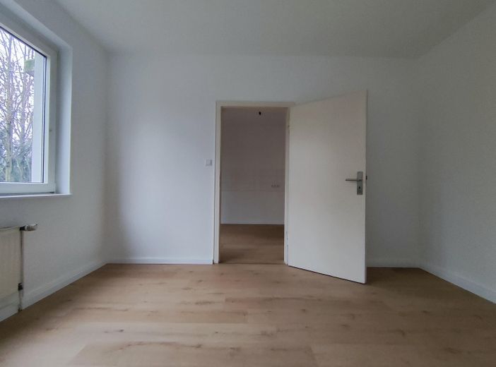 Appartamento ristrutturato di 2,5 locali con balcone e uso del giardino – Zimmer 2