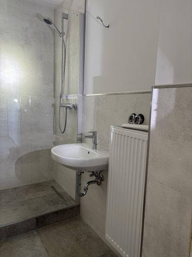 Badezimmer mit Dusche