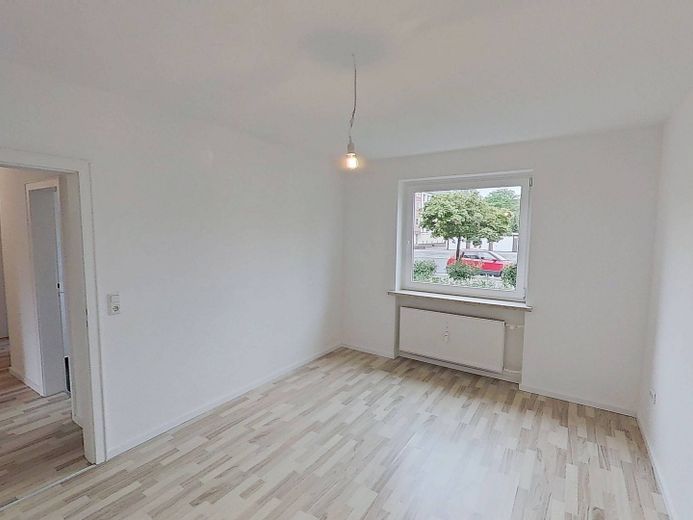Große 2-Zimmer-Erdgeschosswohnung mit schönem BALKON – Ansicht I: Schlafzimmer