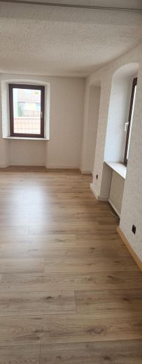 3 Zimmer Wohnung im OG mit Balkon – Wohnzimmer