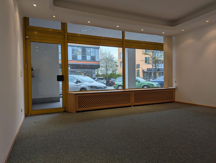 ##Exklusives Laden-/Bürolokal (56 m²)# in Germering: Top-Frequenzlage am "Kleinen Stachus" – Verkaufsraum
