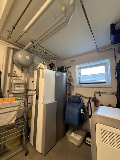 Neuwertiges Einfamilienhaus mit Wärmepumpe, PV, Doppelgarage & hochwertiger Ausstattung – Foto 34